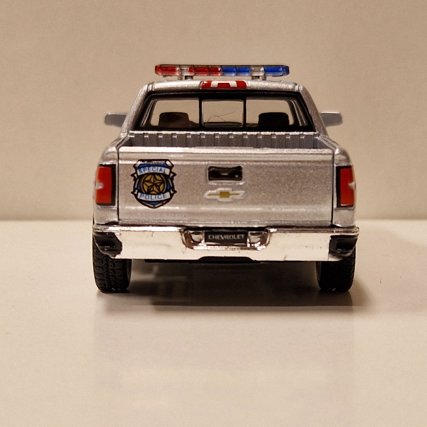2014 Chevrolet Silverado - Kinsmart 1:46