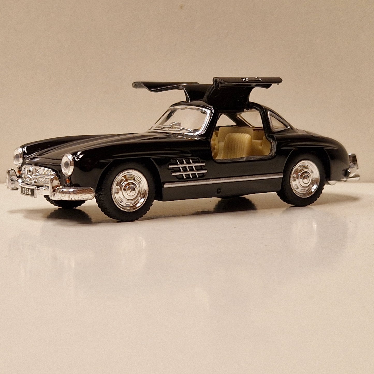 1954 Mercedes-Benz 300 SL Coupe - Kinsmart 1:36