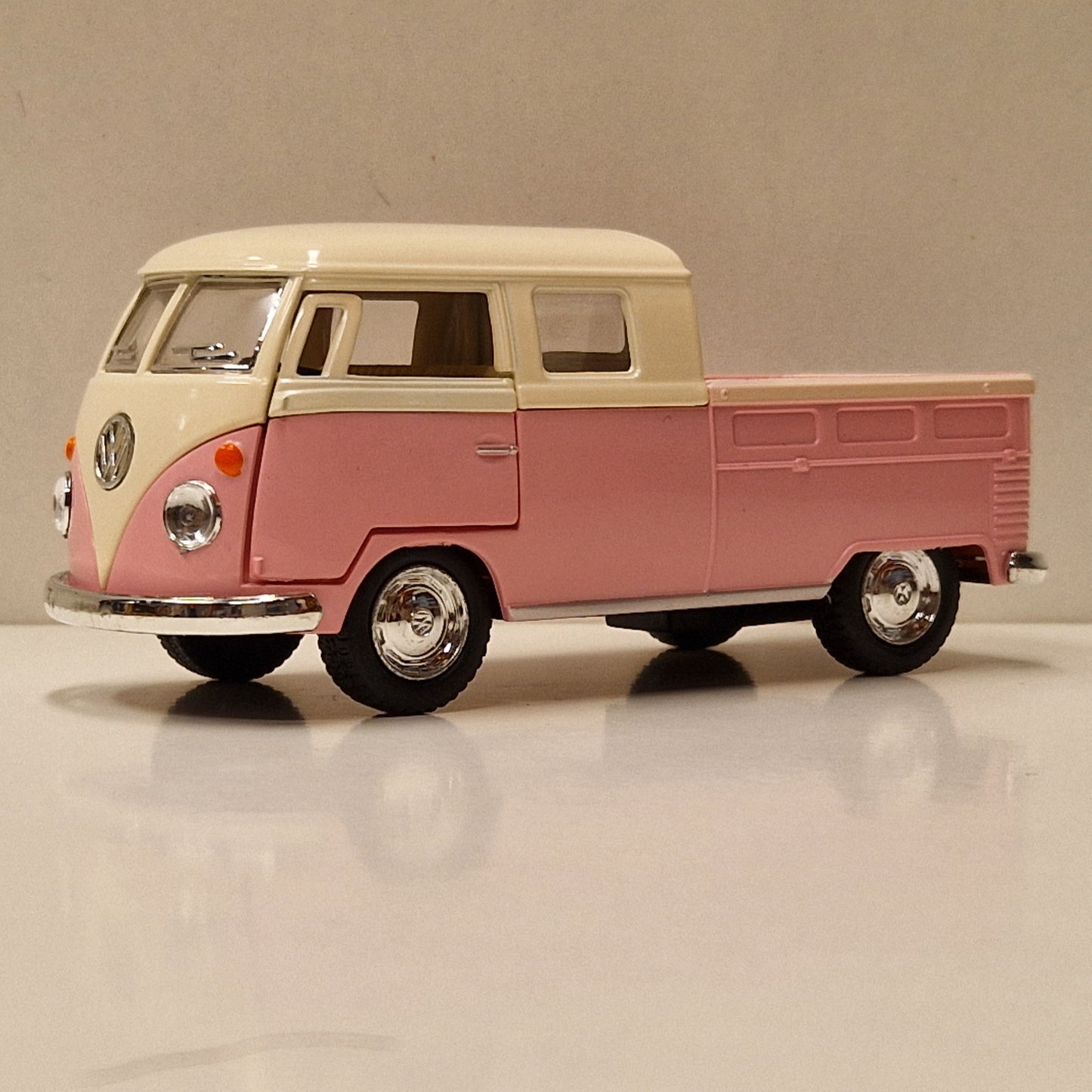 1963 VW Bus Double Cab Pickup - Kinsmart 1:34