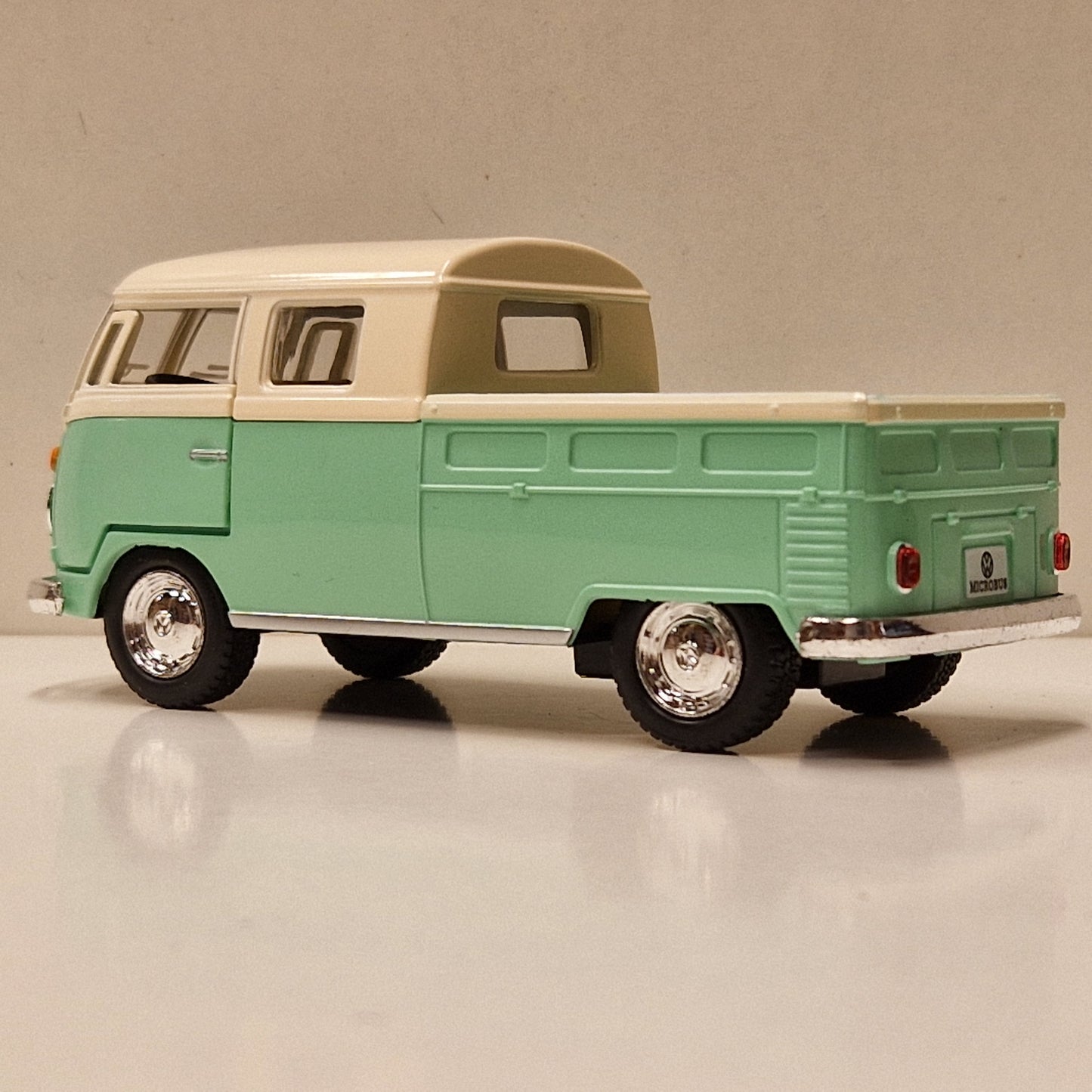 1963 VW Bus Double Cab Pickup - Kinsmart 1:34