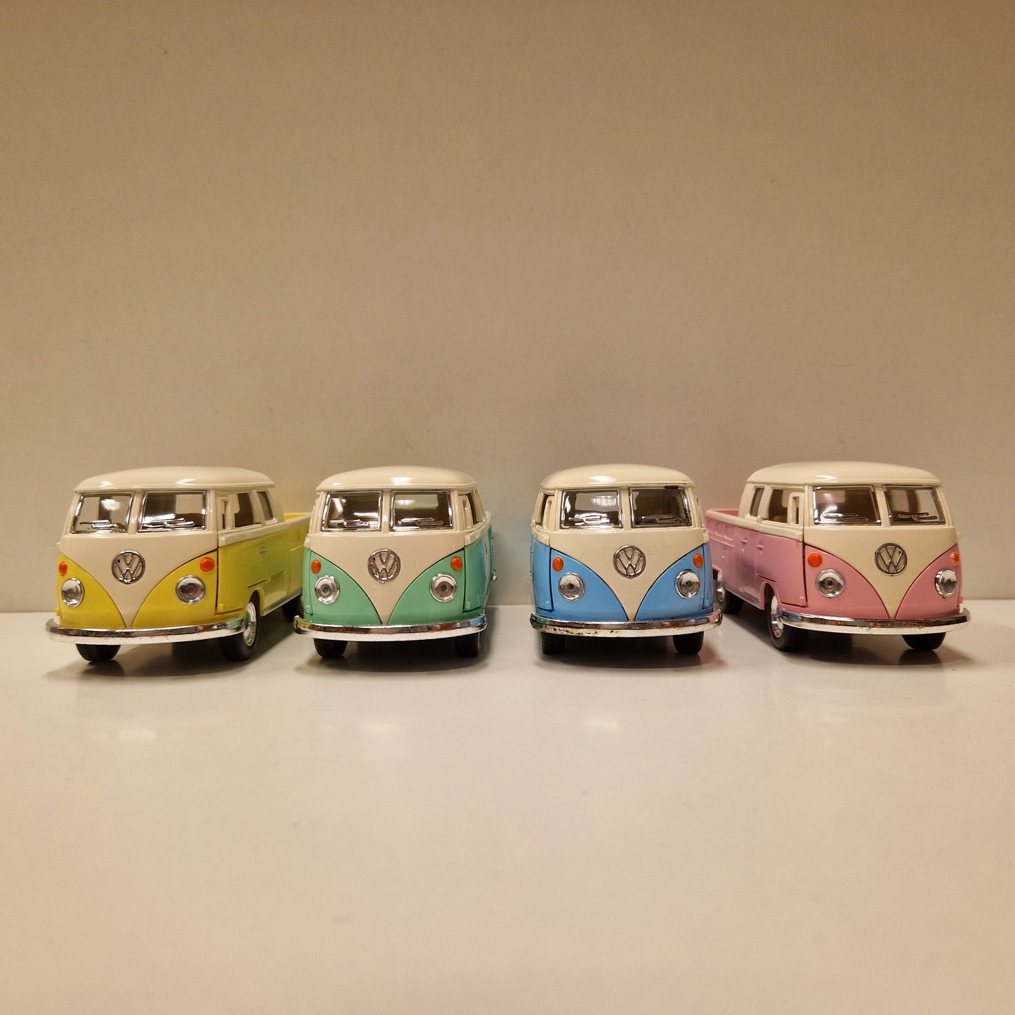 1963 VW Bus Double Cab Pickup - Kinsmart 1:34