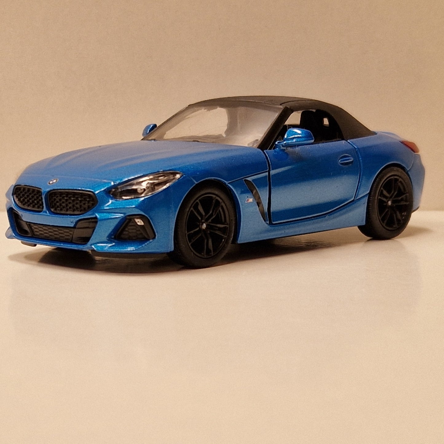 BMW Z4 - Kinsmart 1:34