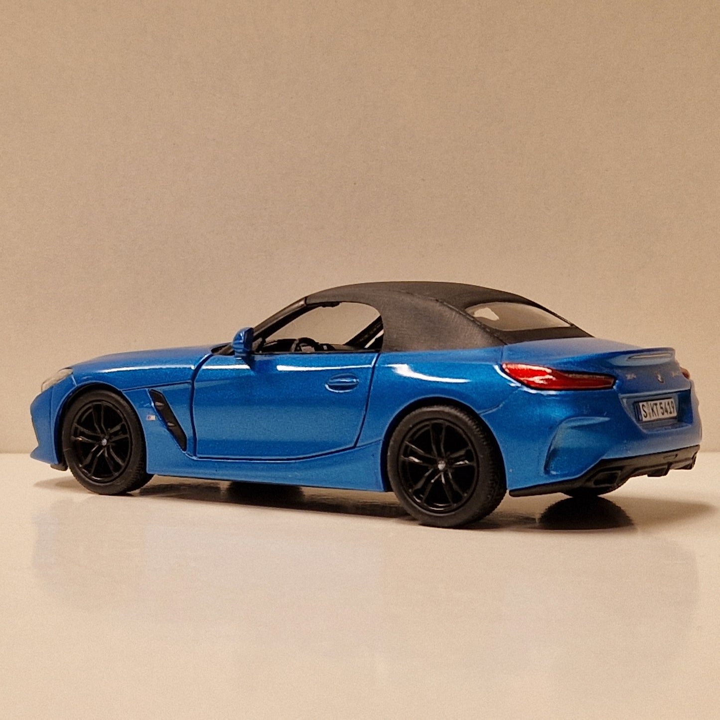 BMW Z4 - Kinsmart 1:34