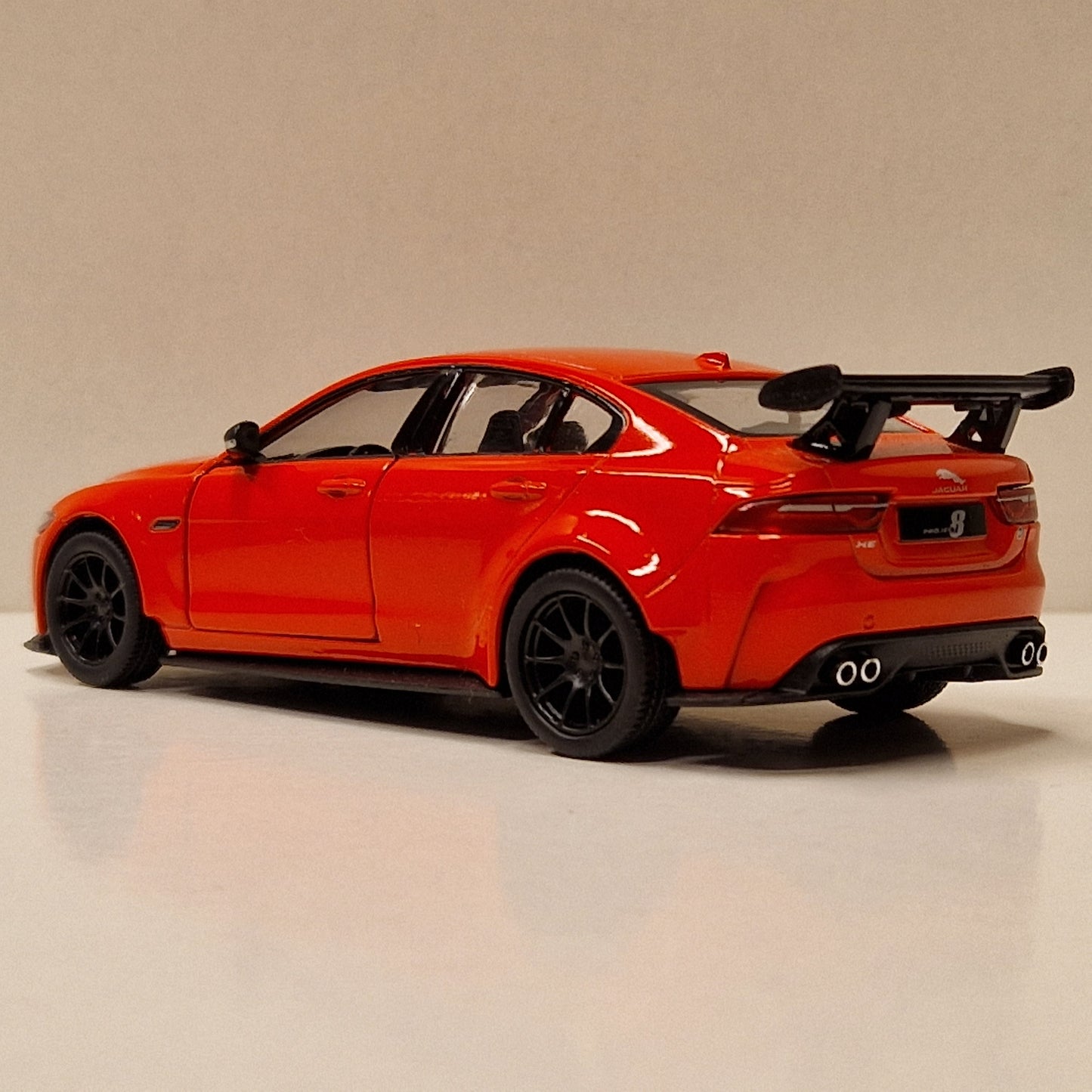 Jaguar XE SV Project 8 - Kinsmart 1:38