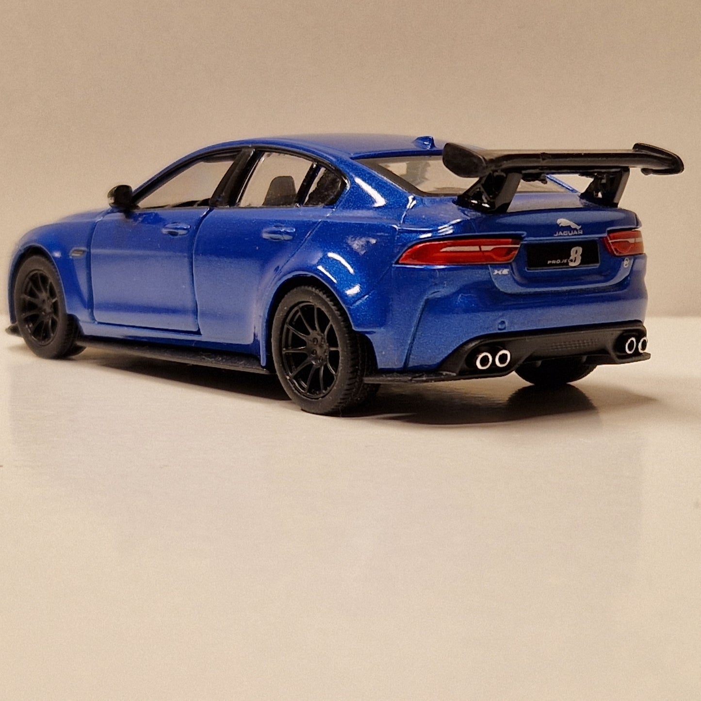 Jaguar XE SV Project 8 - Kinsmart 1:38