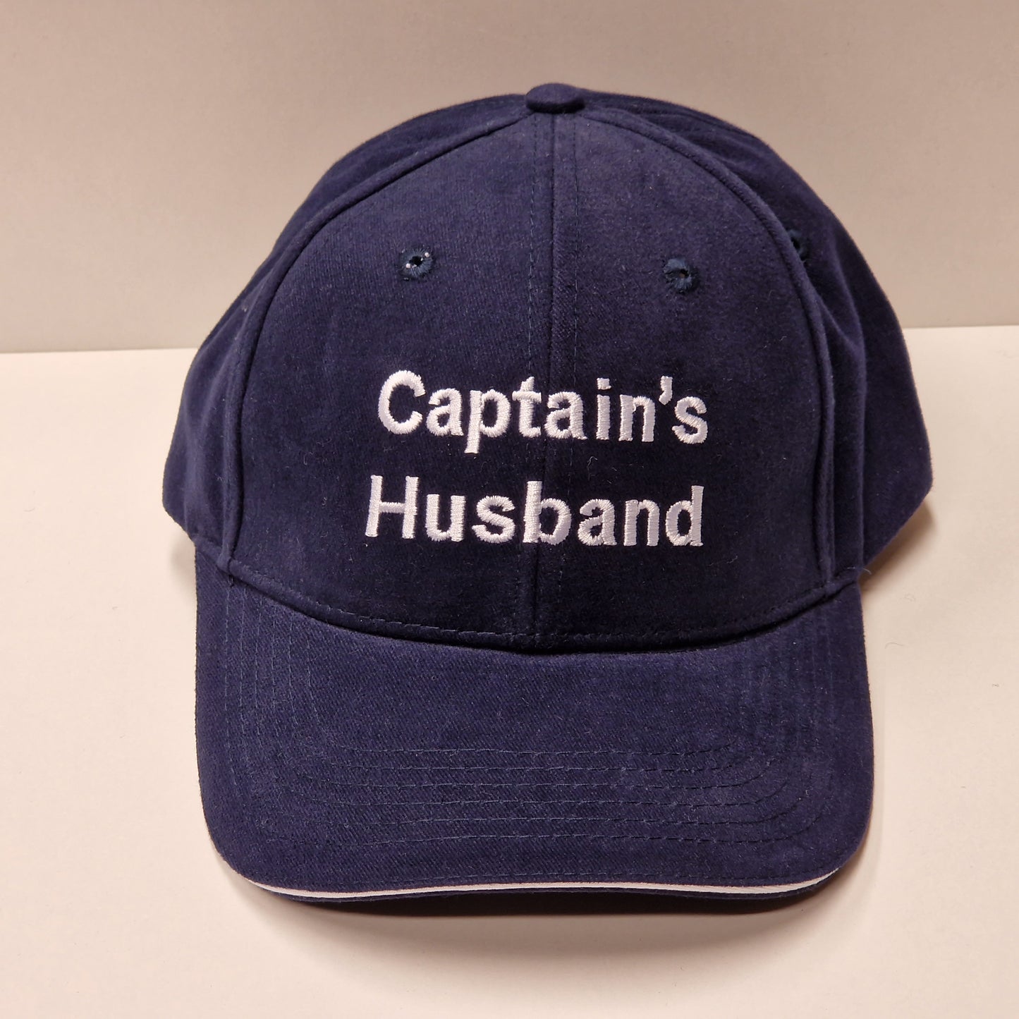 Caps, blå, Captain's Husband