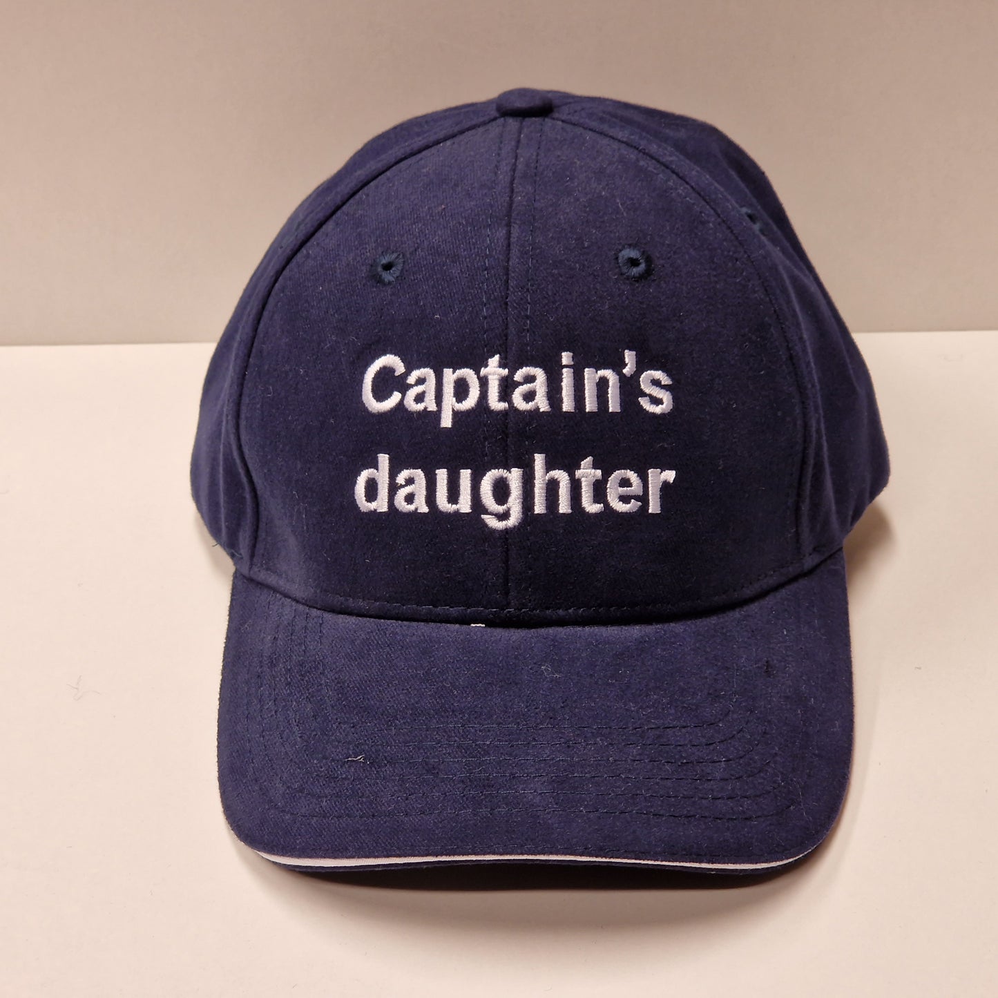 Caps, blå, Captain's Daughter