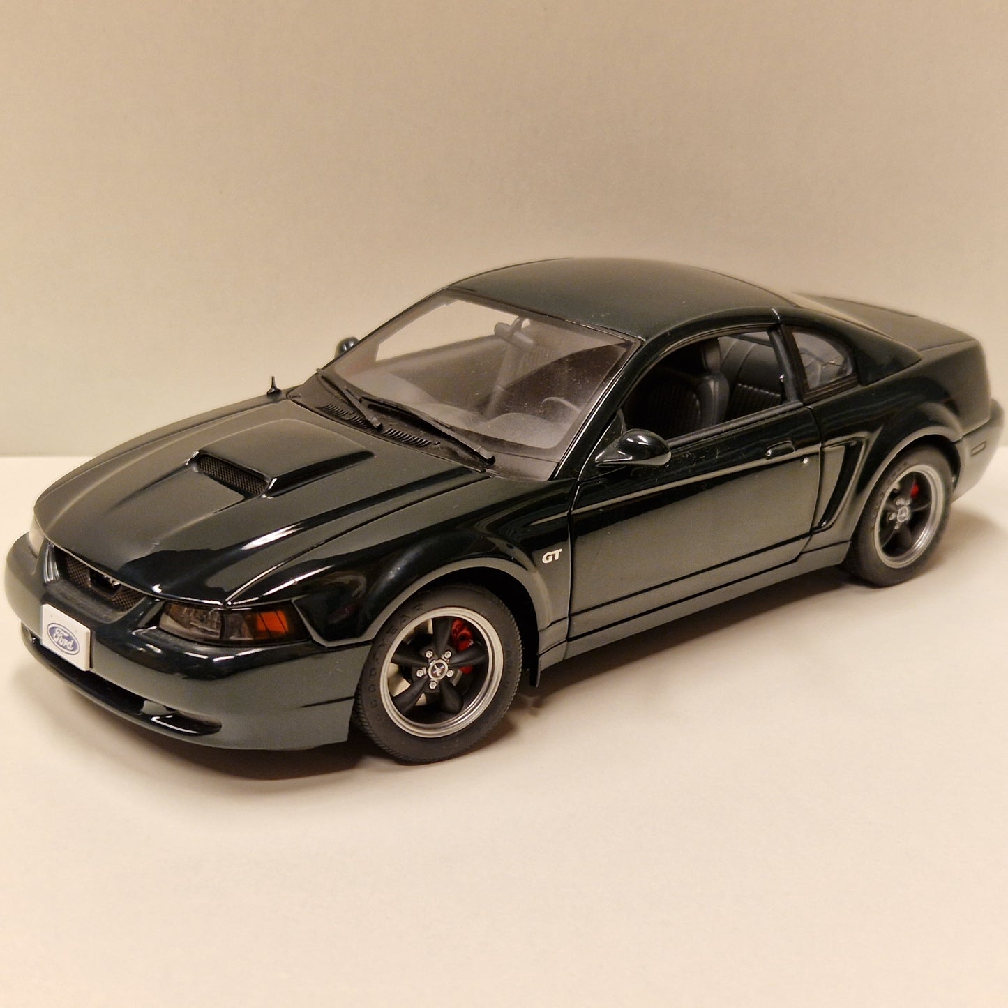 2001 - Ford Mustang GT Bullit - Autoart 1:18