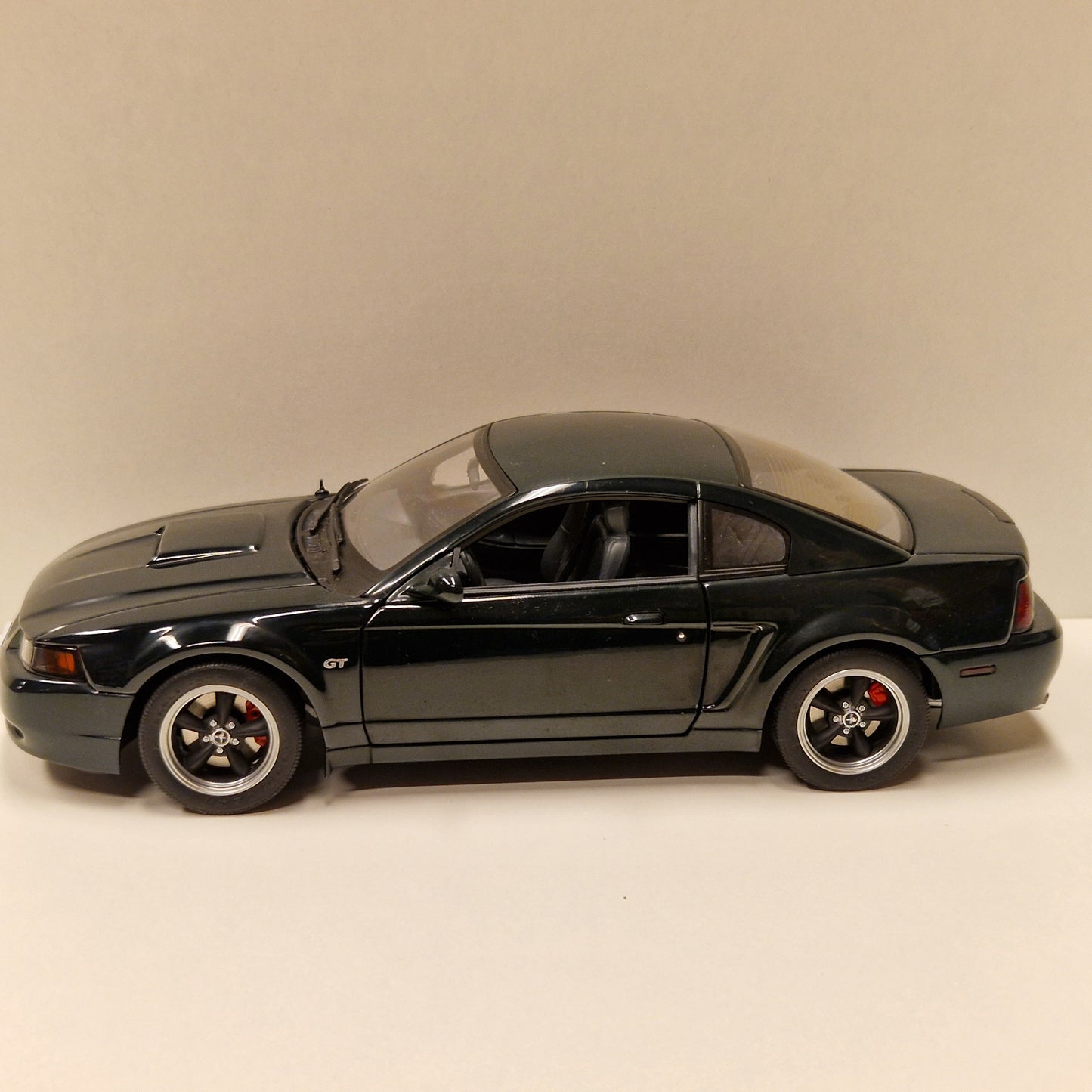 2001 - Ford Mustang GT Bullit - Autoart 1:18
