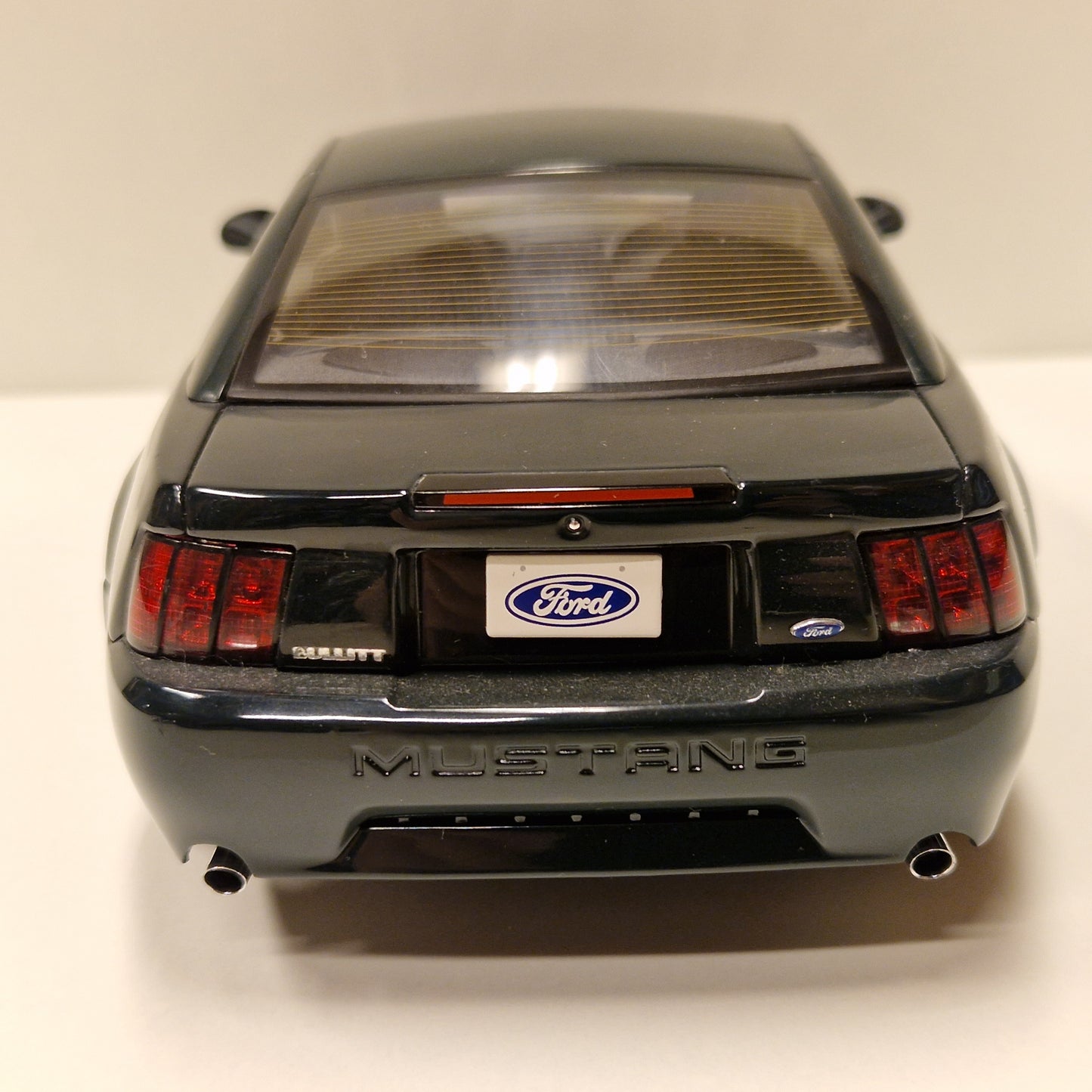 2001 - Ford Mustang GT Bullit - Autoart 1:18