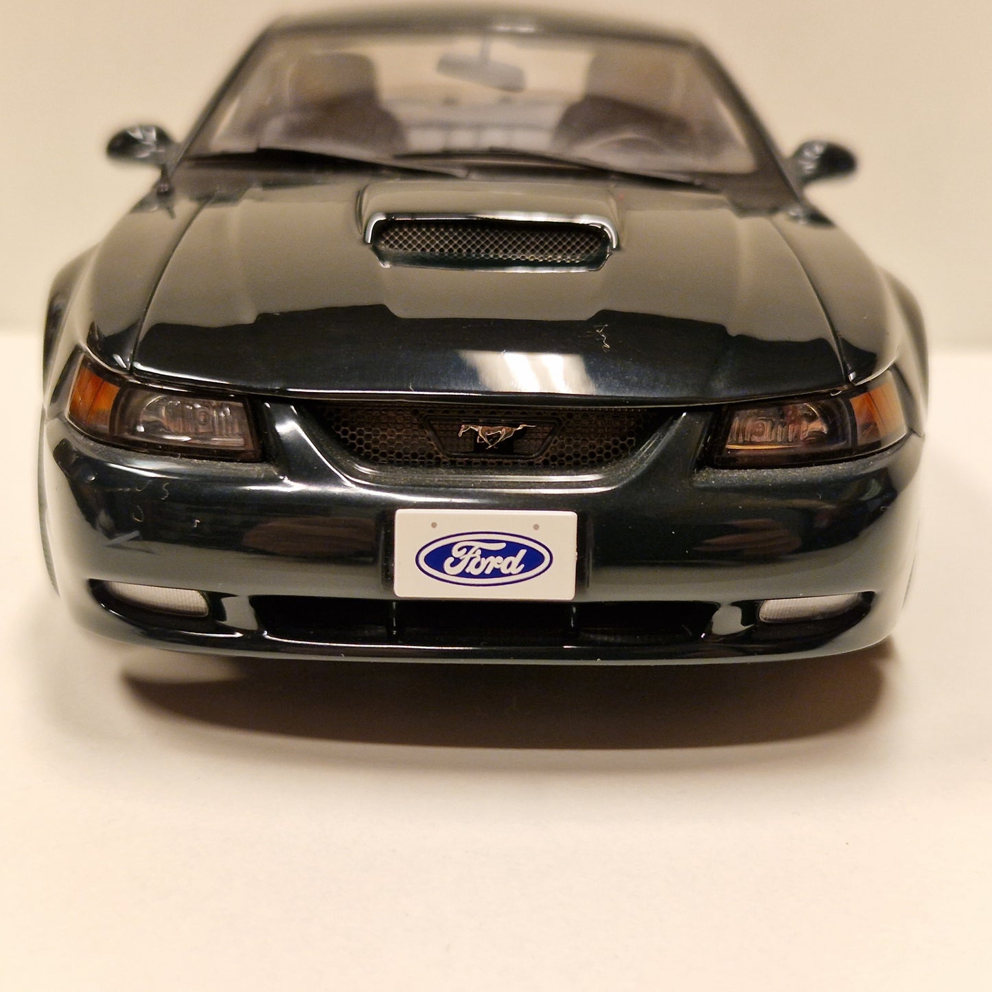 2001 - Ford Mustang GT Bullit - Autoart 1:18