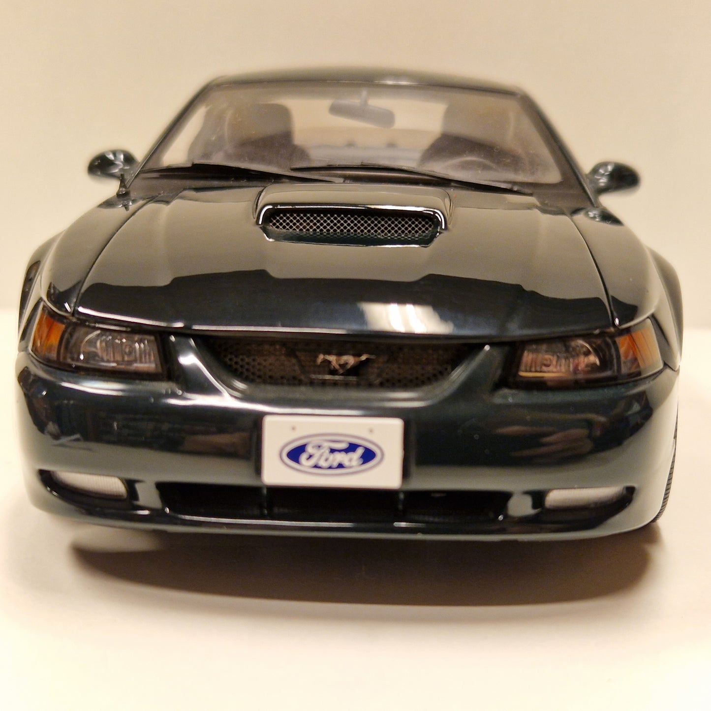 2001 - Ford Mustang GT Bullit - Autoart 1:18