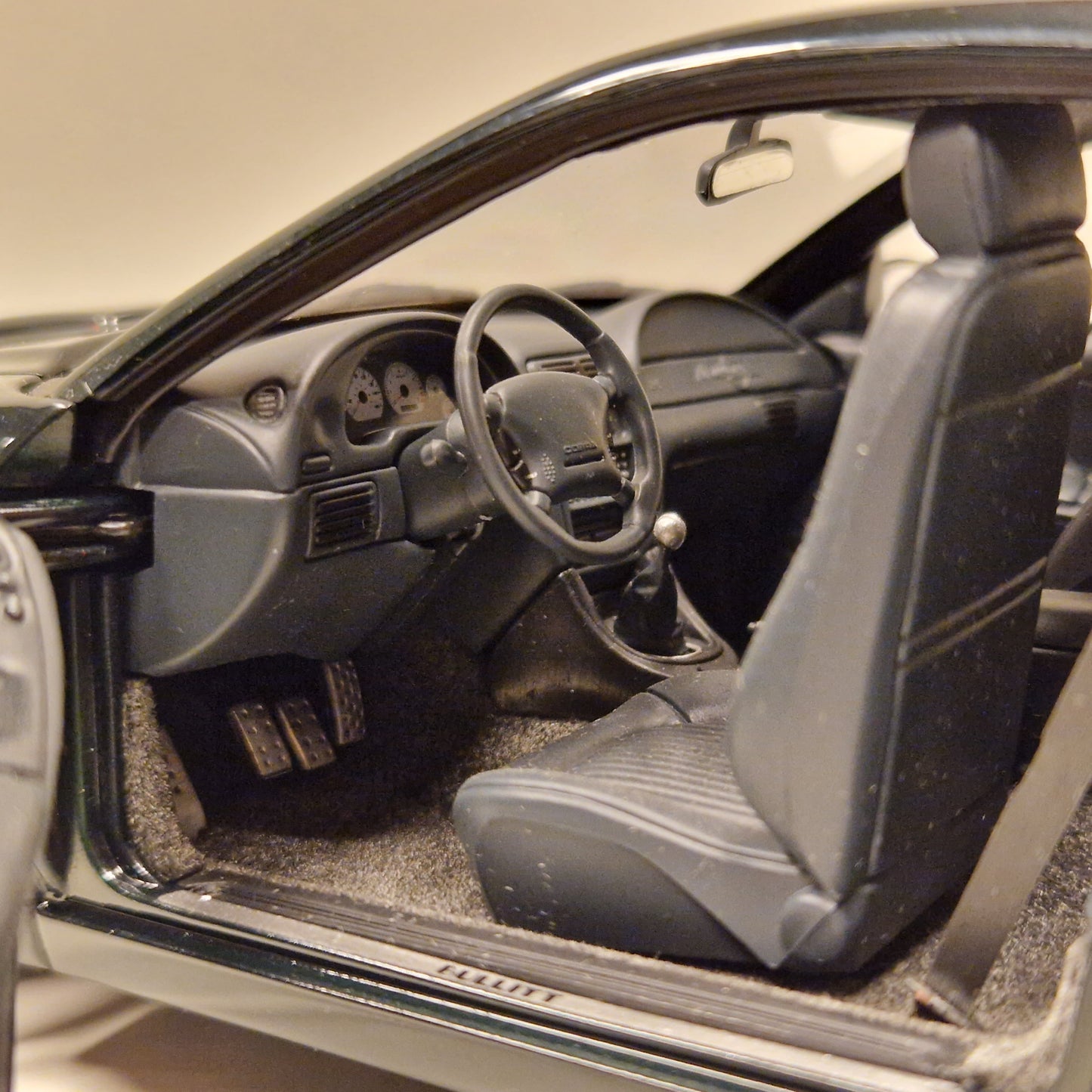 2001 - Ford Mustang GT Bullit - Autoart 1:18