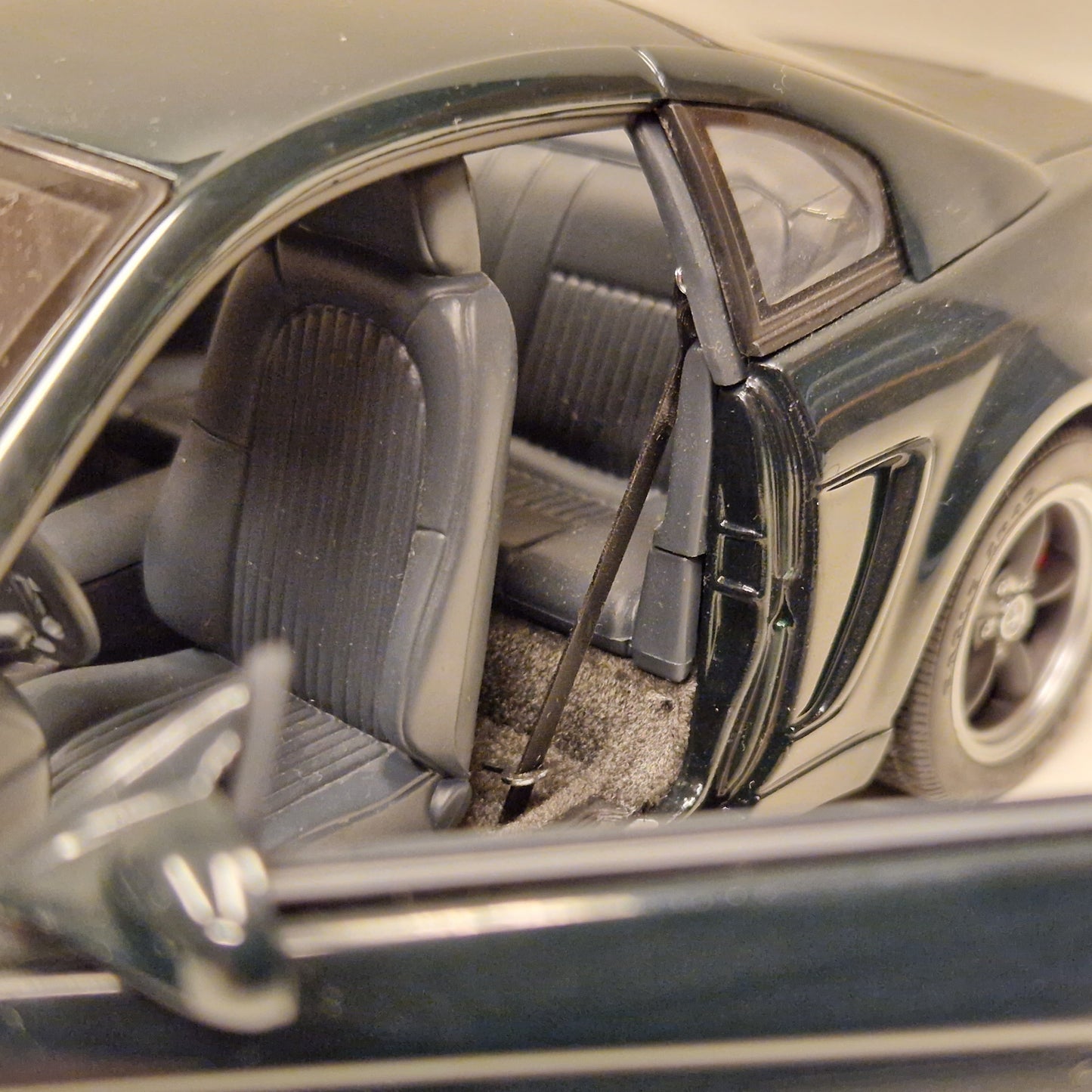 2001 - Ford Mustang GT Bullit - Autoart 1:18