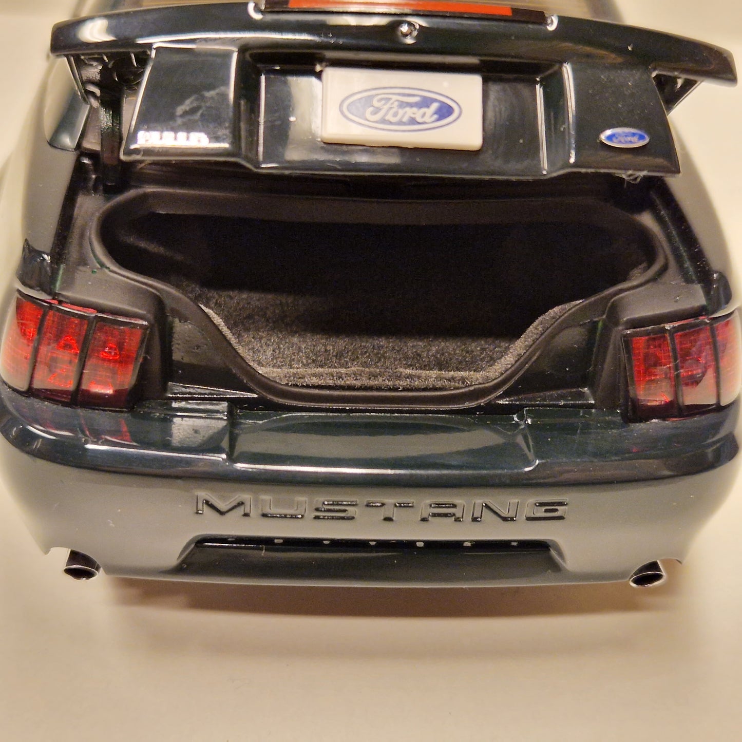 2001 - Ford Mustang GT Bullit - Autoart 1:18