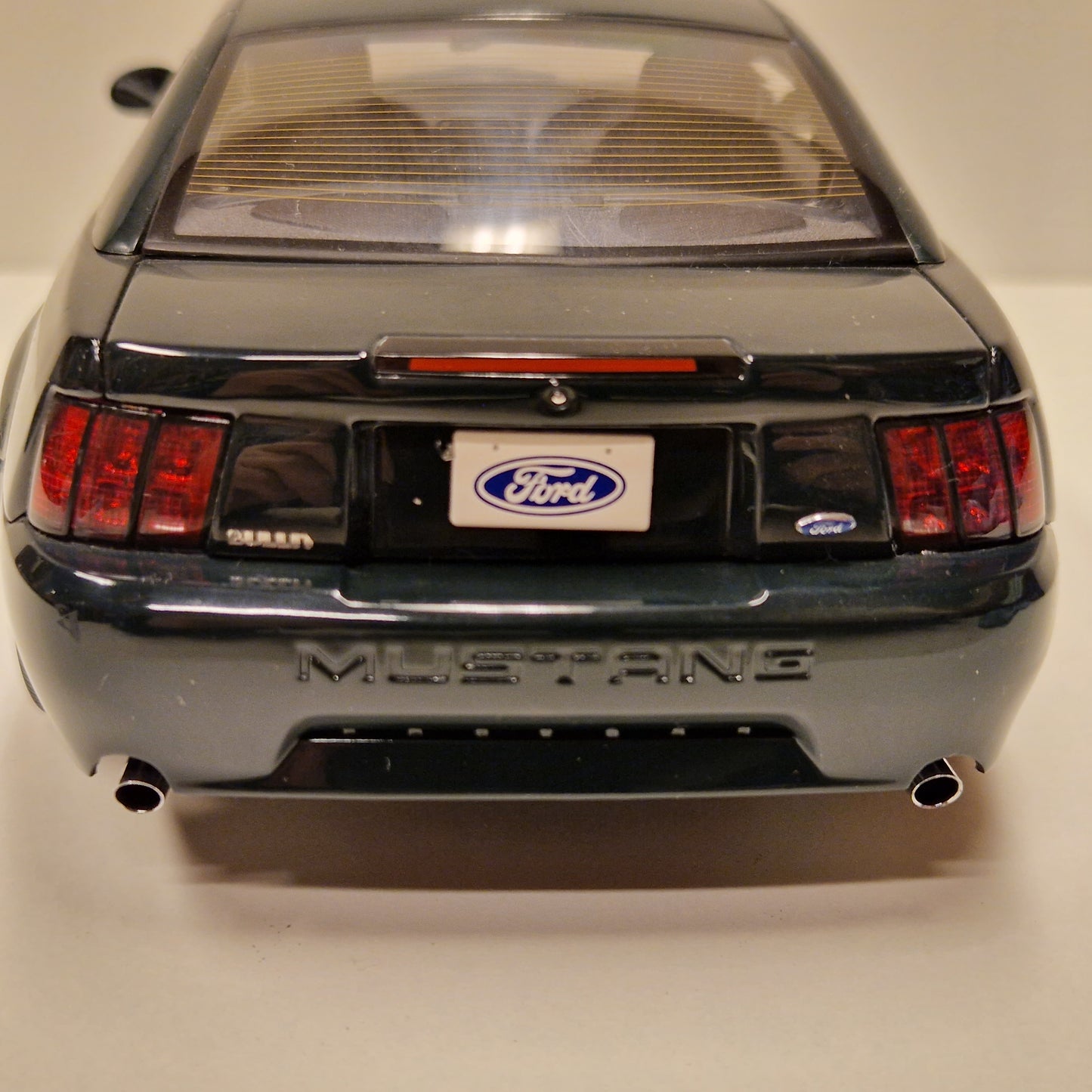 2001 - Ford Mustang GT Bullit - Autoart 1:18