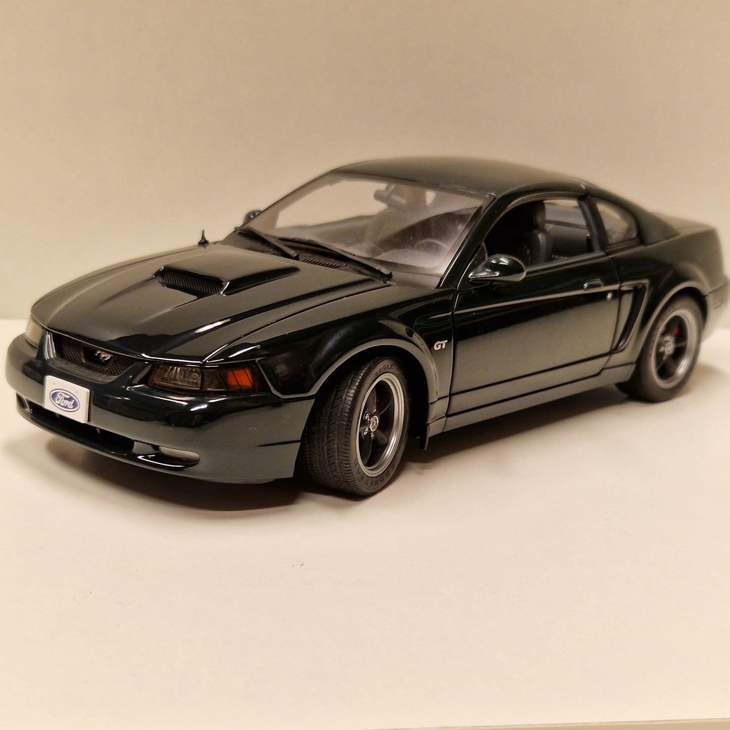 2001 - Ford Mustang GT Bullit - Autoart 1:18
