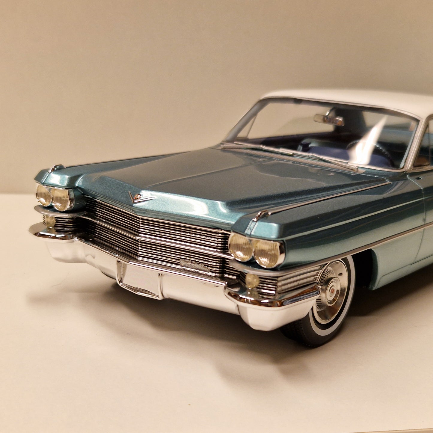 1963 Cadillac Sedan de Ville - BOS 1:18