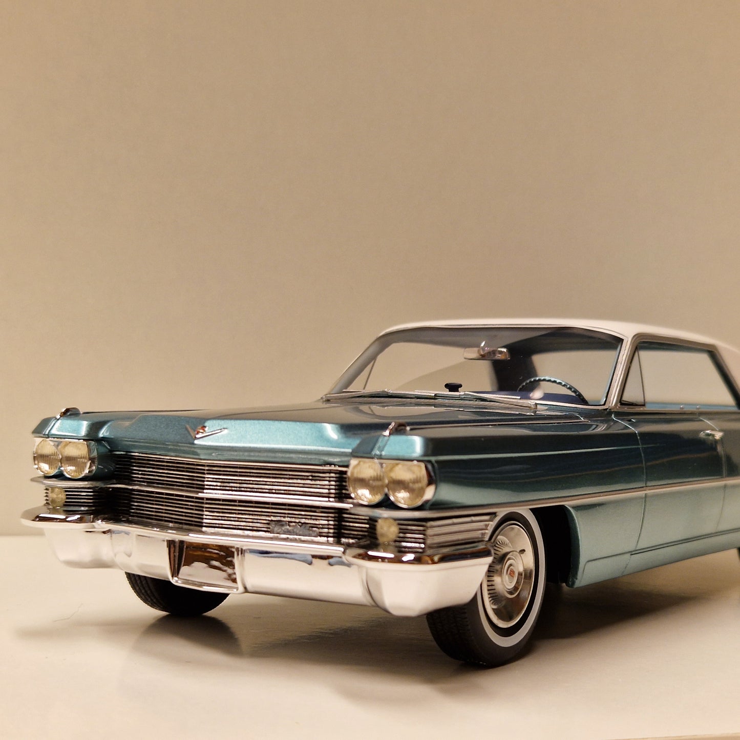 1963 Cadillac Sedan de Ville - BOS 1:18