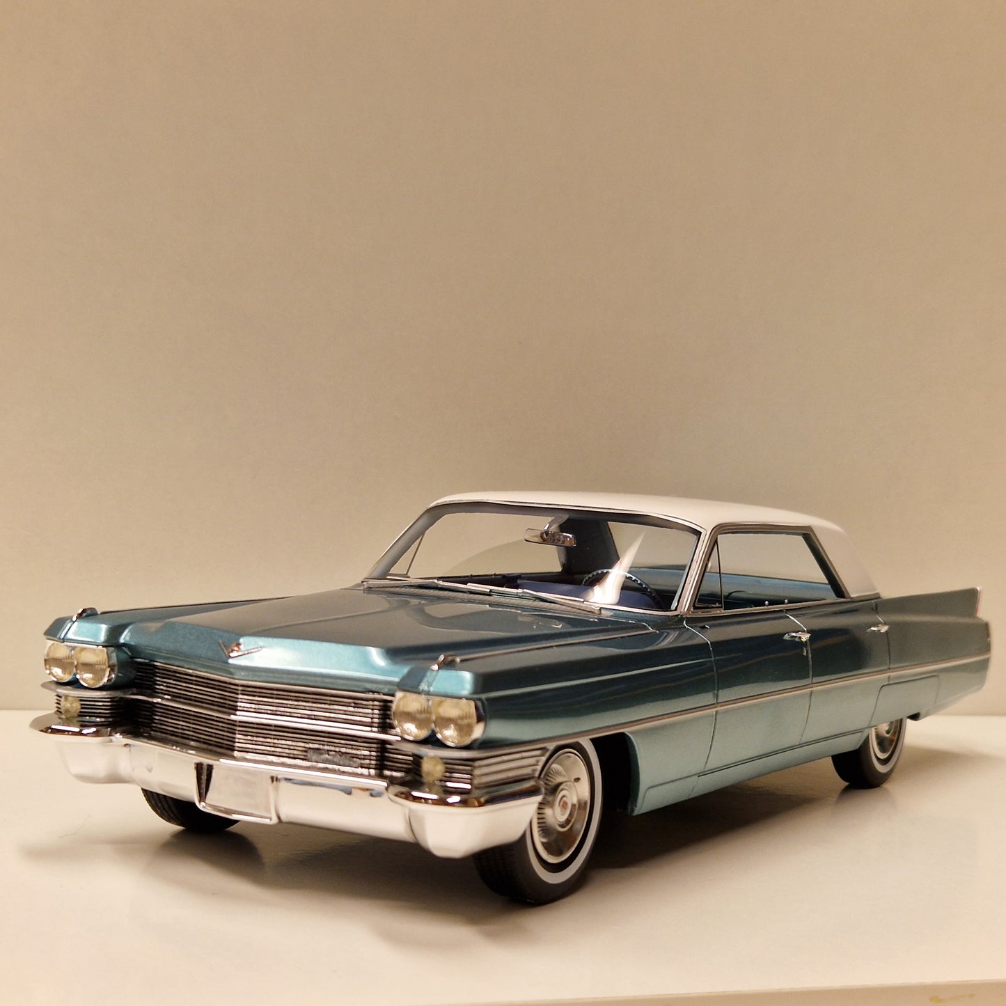 1963 Cadillac Sedan de Ville - BOS 1:18