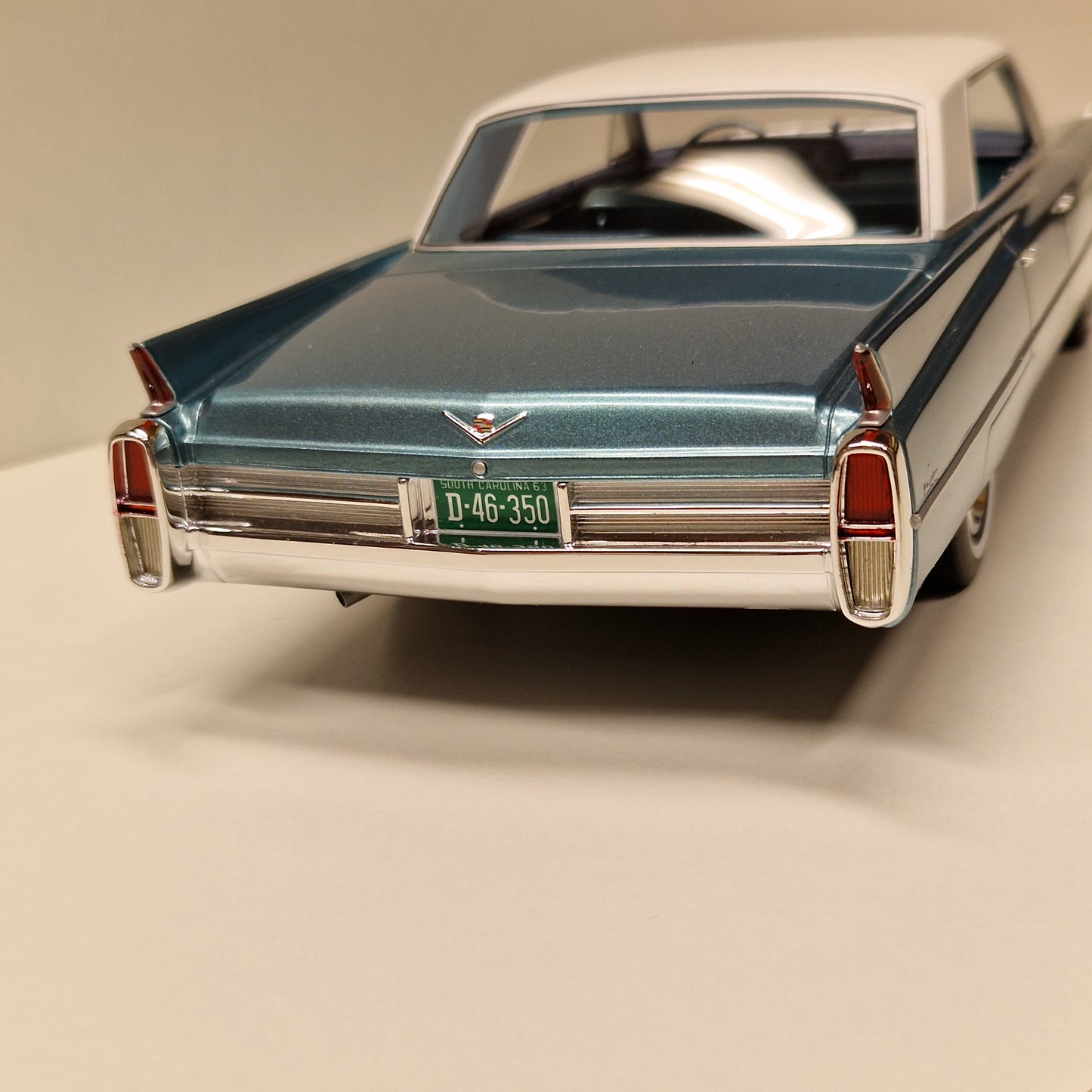 1963 Cadillac Sedan de Ville - BOS 1:18