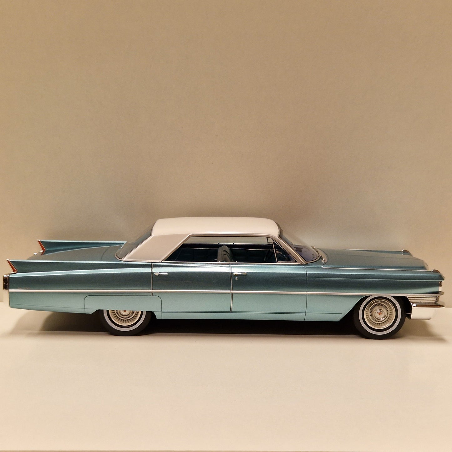 1963 Cadillac Sedan de Ville - BOS 1:18