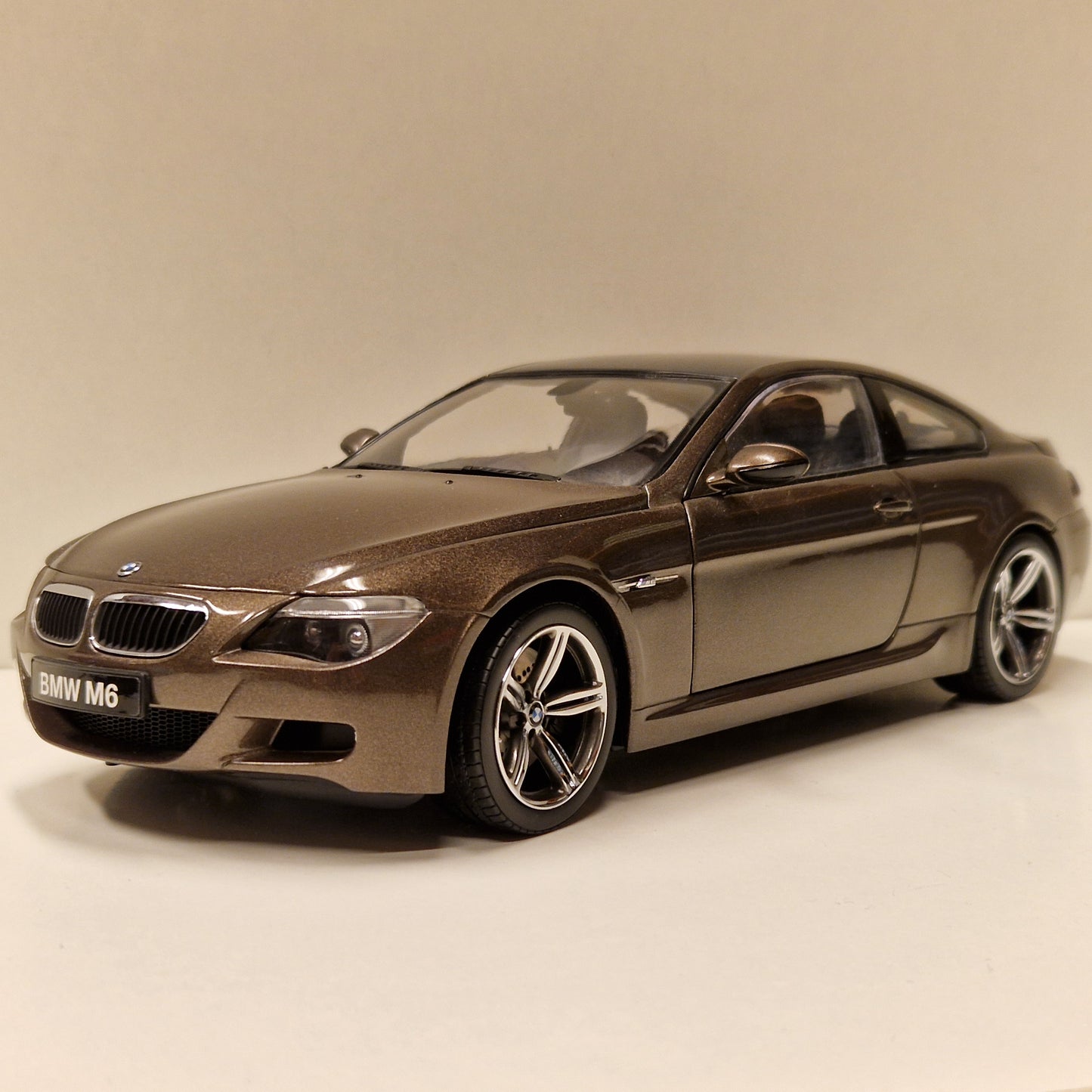 BMW M6 - Kyoso 1:18