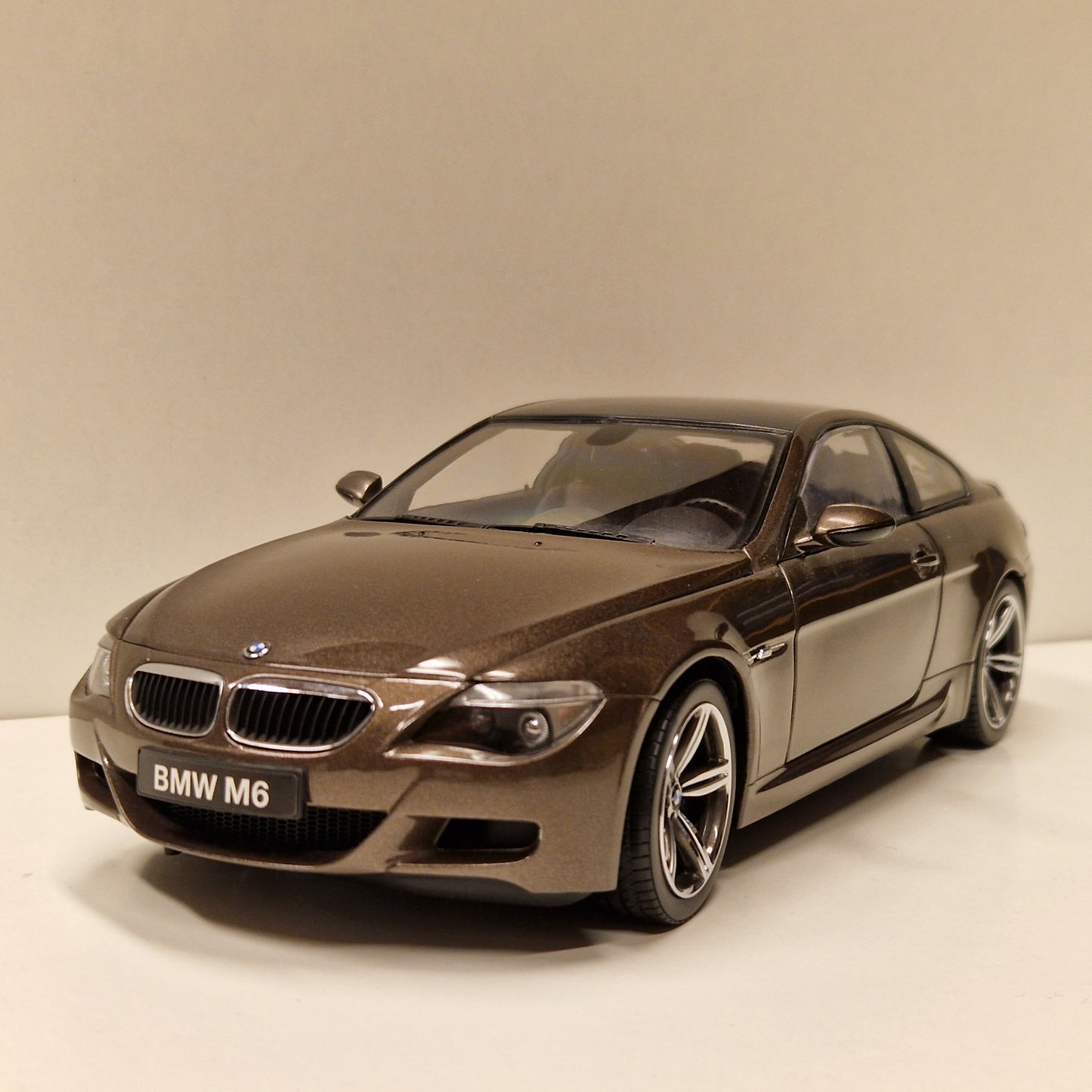 BMW M6 - Kyoso 1:18
