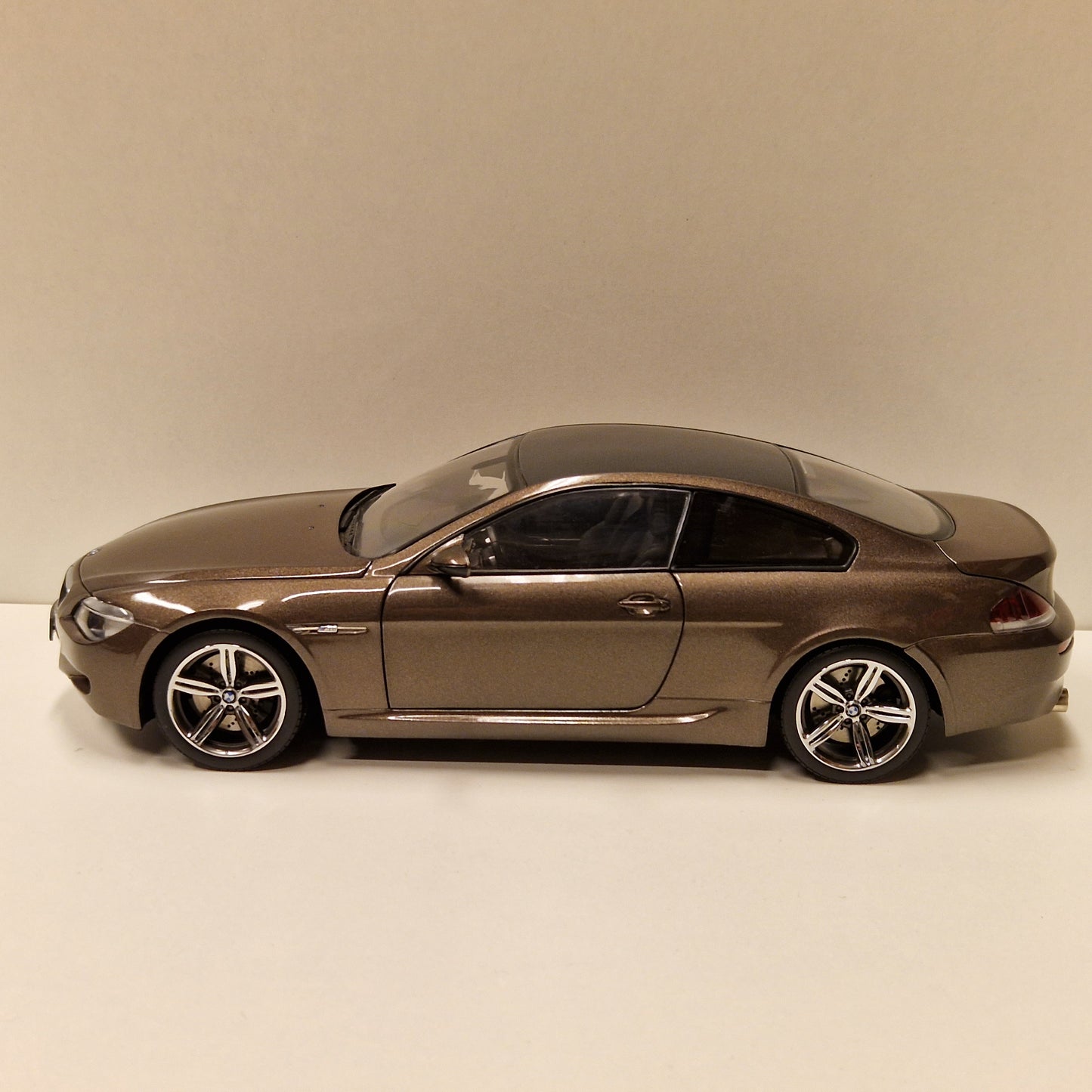 BMW M6 - Kyoso 1:18