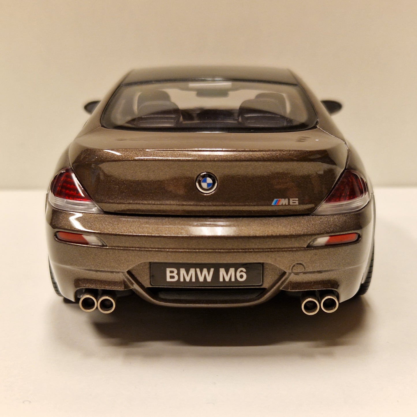 BMW M6 - Kyoso 1:18