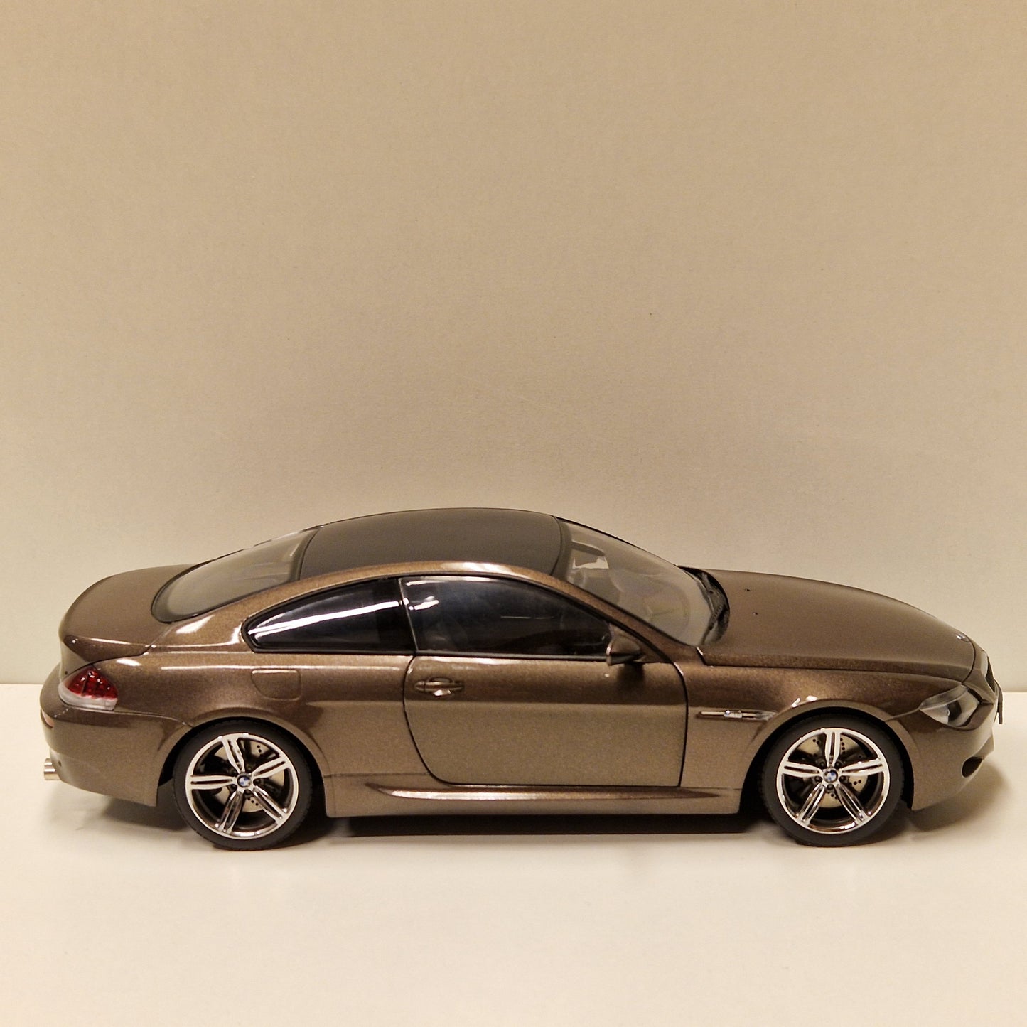 BMW M6 - Kyoso 1:18