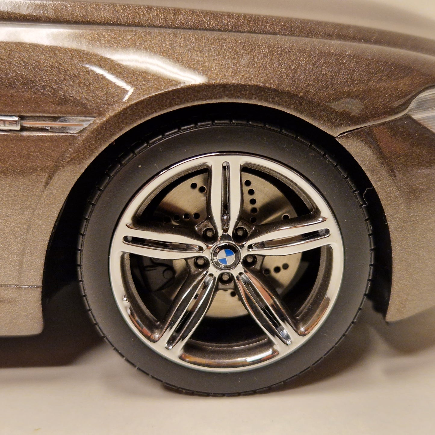BMW M6 - Kyoso 1:18