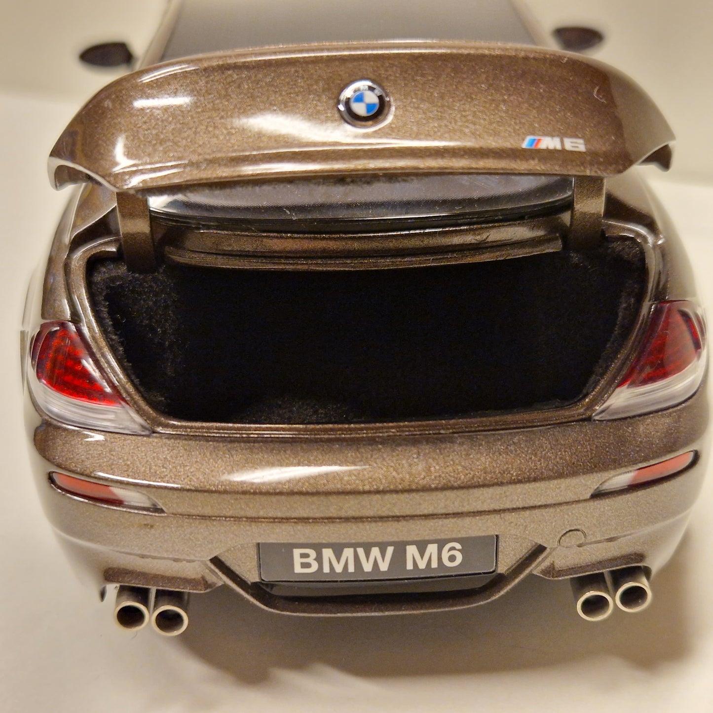BMW M6 - Kyoso 1:18