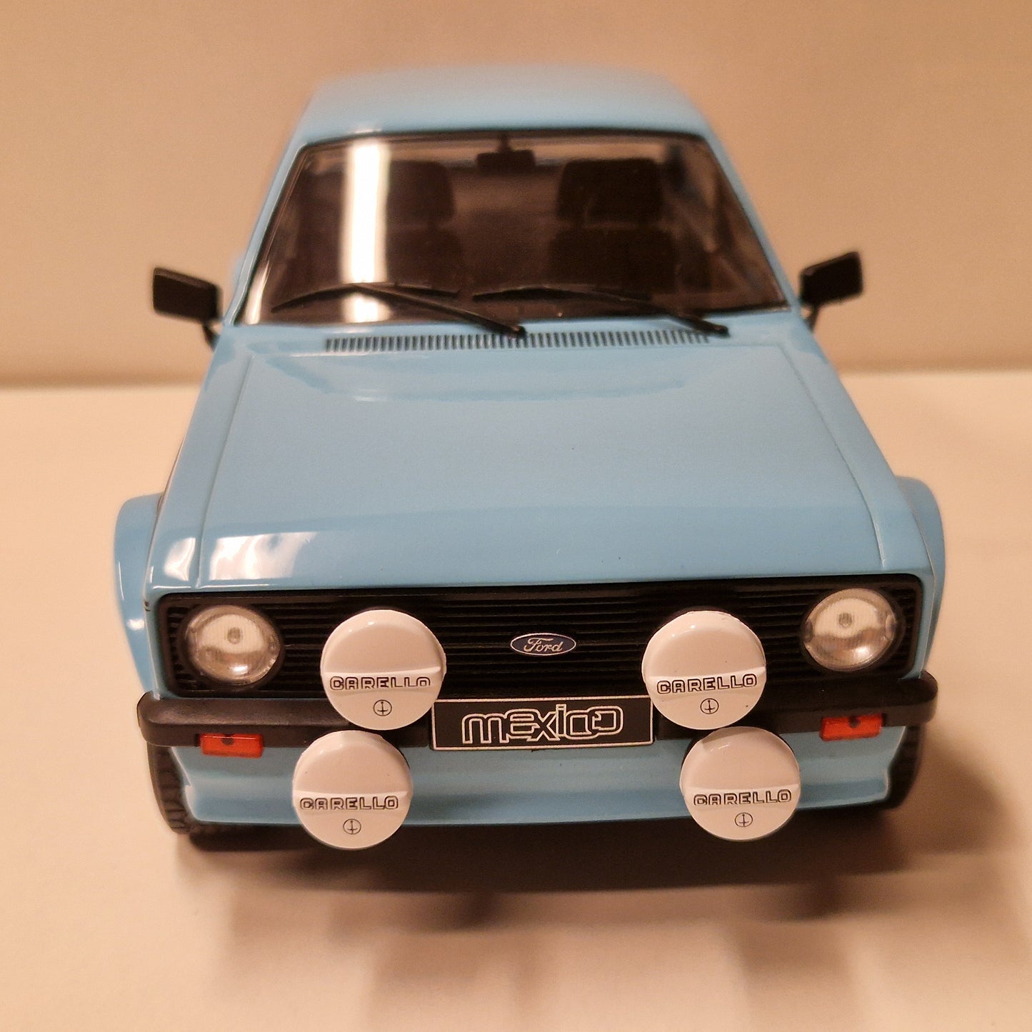 Ford Escort RS Mexico MKII - 1977 - Lys blå - IXO - 1:18