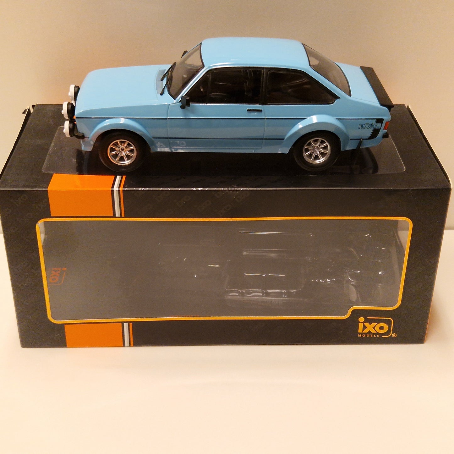 Ford Escort RS Mexico MKII - 1977 - Lys blå - IXO - 1:18
