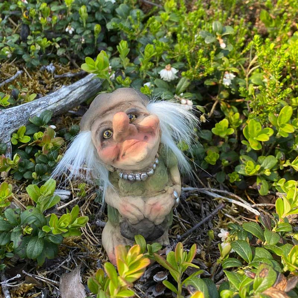 Trollkjerring med hatt og veske (Troll nr. 228)