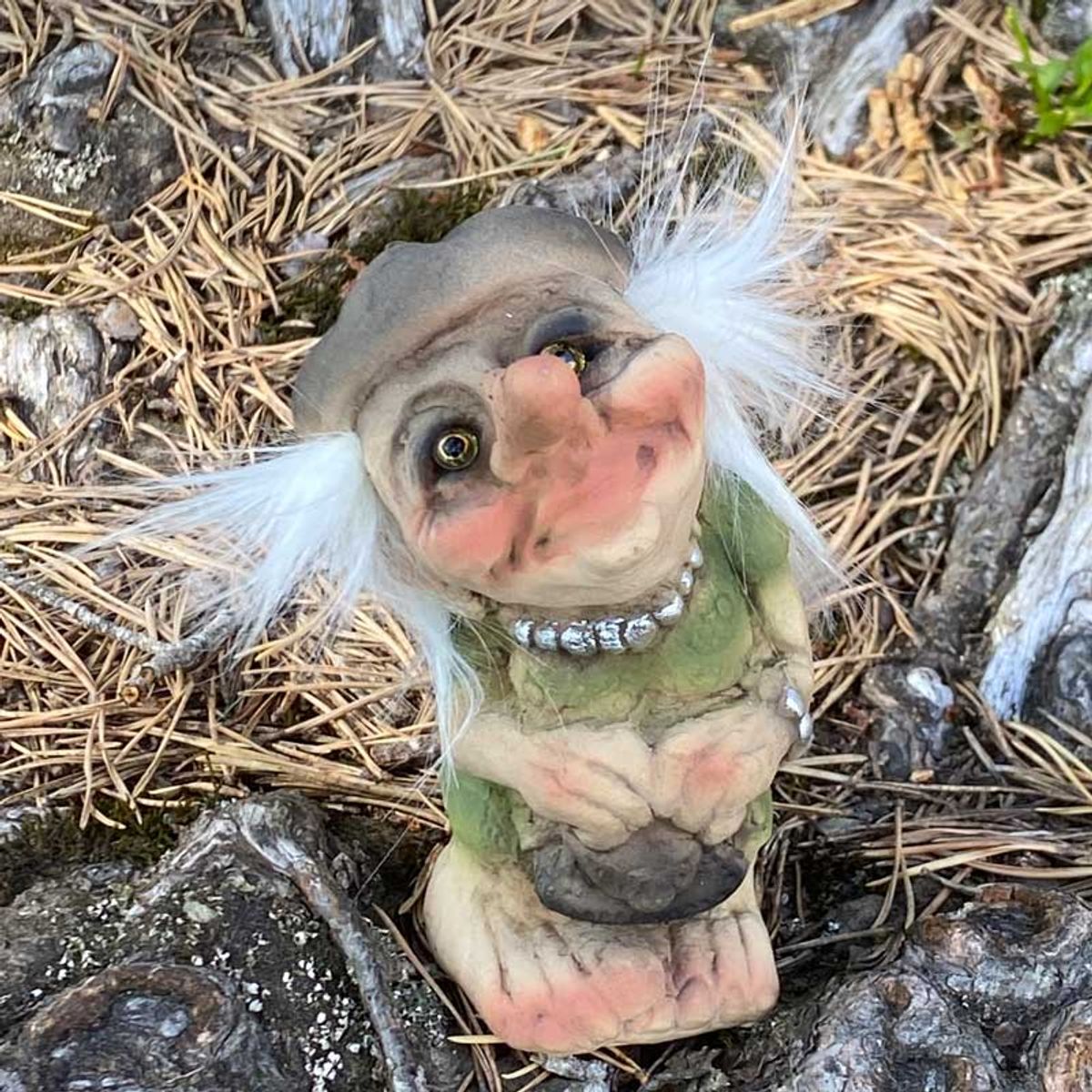 Trollkjerring med hatt og veske (Troll nr. 228)