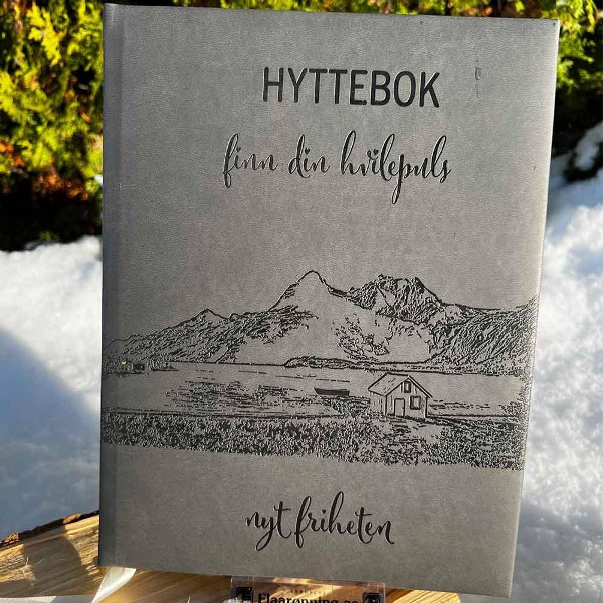 Hyttebok, grå, nyt friheten