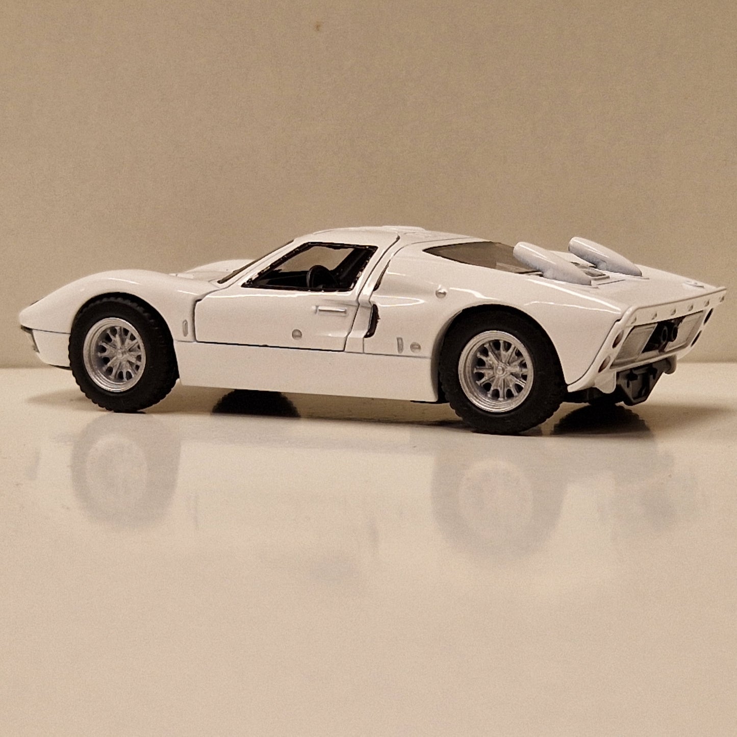 1966 Ford GT 40 MKII - Kinsmart 1:32