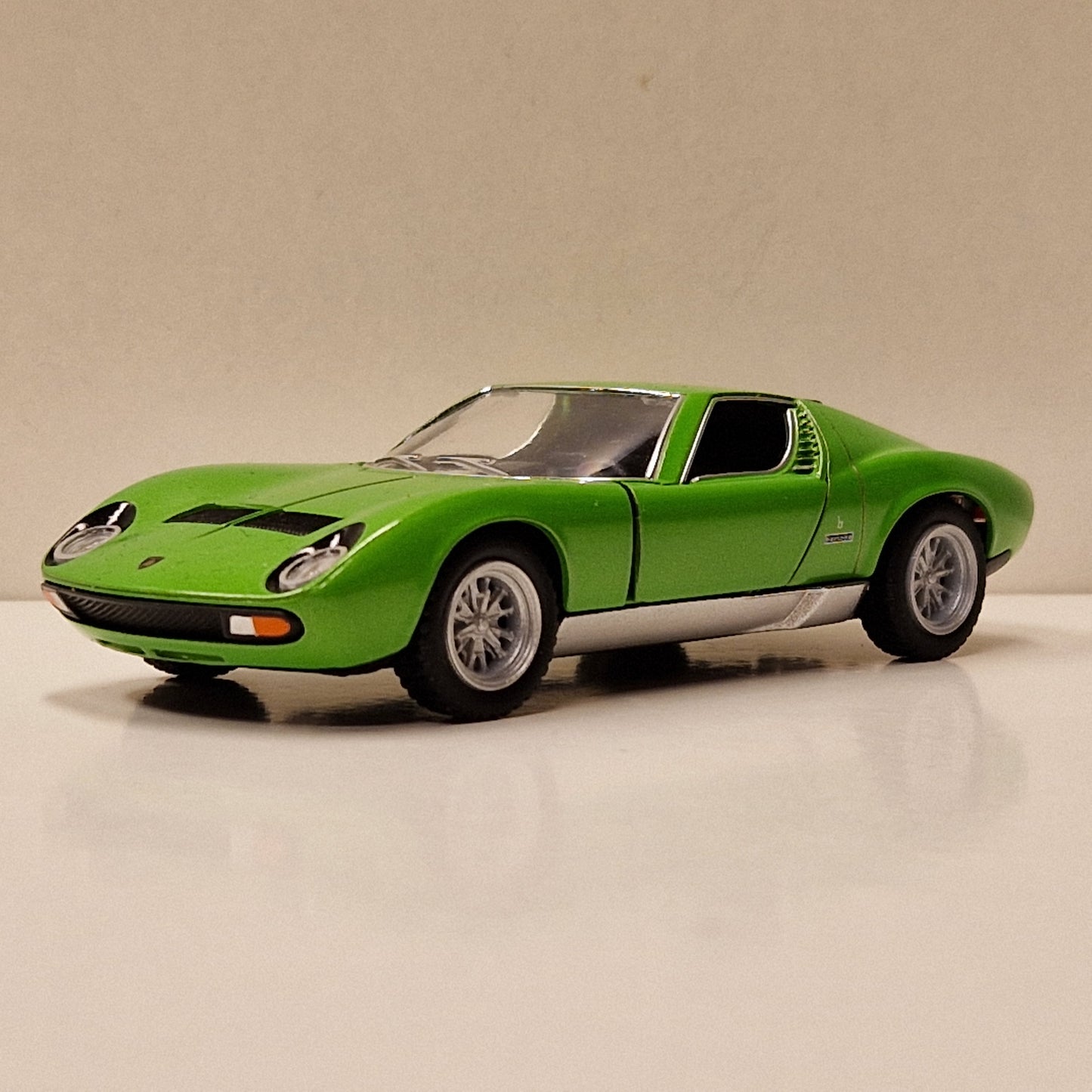 1971 Lamborghini Miura P400 - Kinsmart 1:34