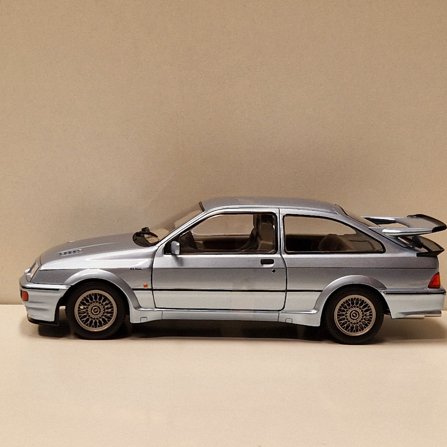 Ford Sierra RS500 Cosworth -  1987 - Lys blå metallic -  Solido - 1:18
