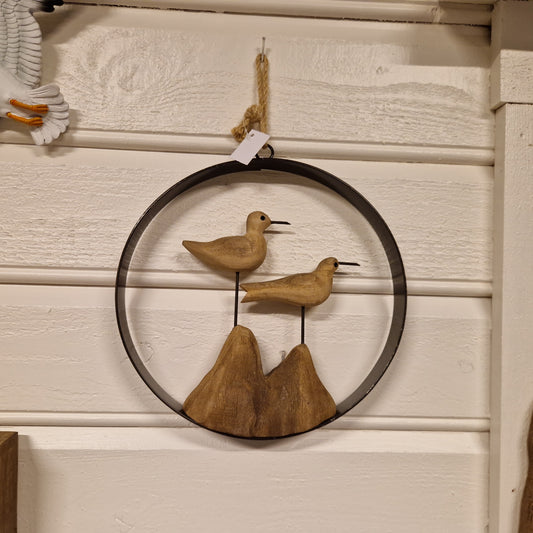 2 fugler laget i drivved i en jernring