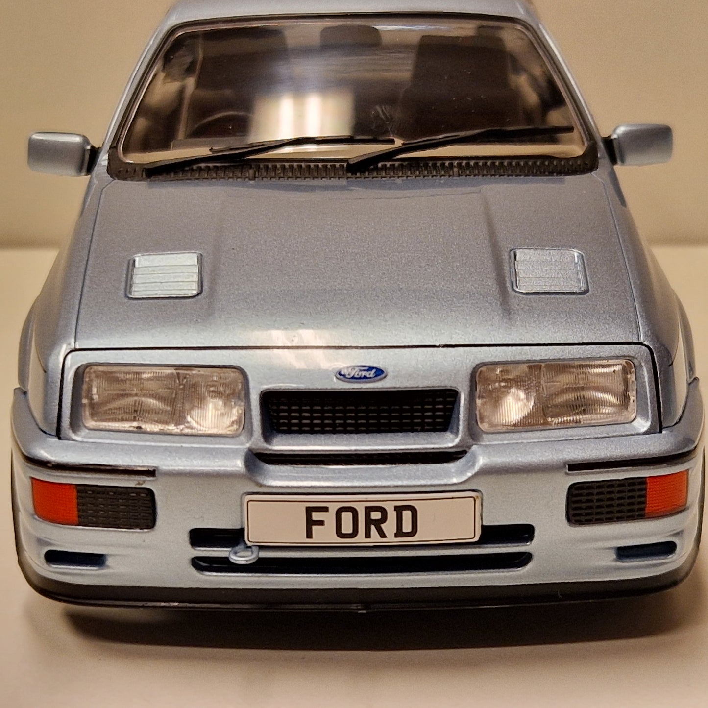 Ford Sierra RS500 Cosworth -  1987 - Lys blå metallic -  Solido - 1:18