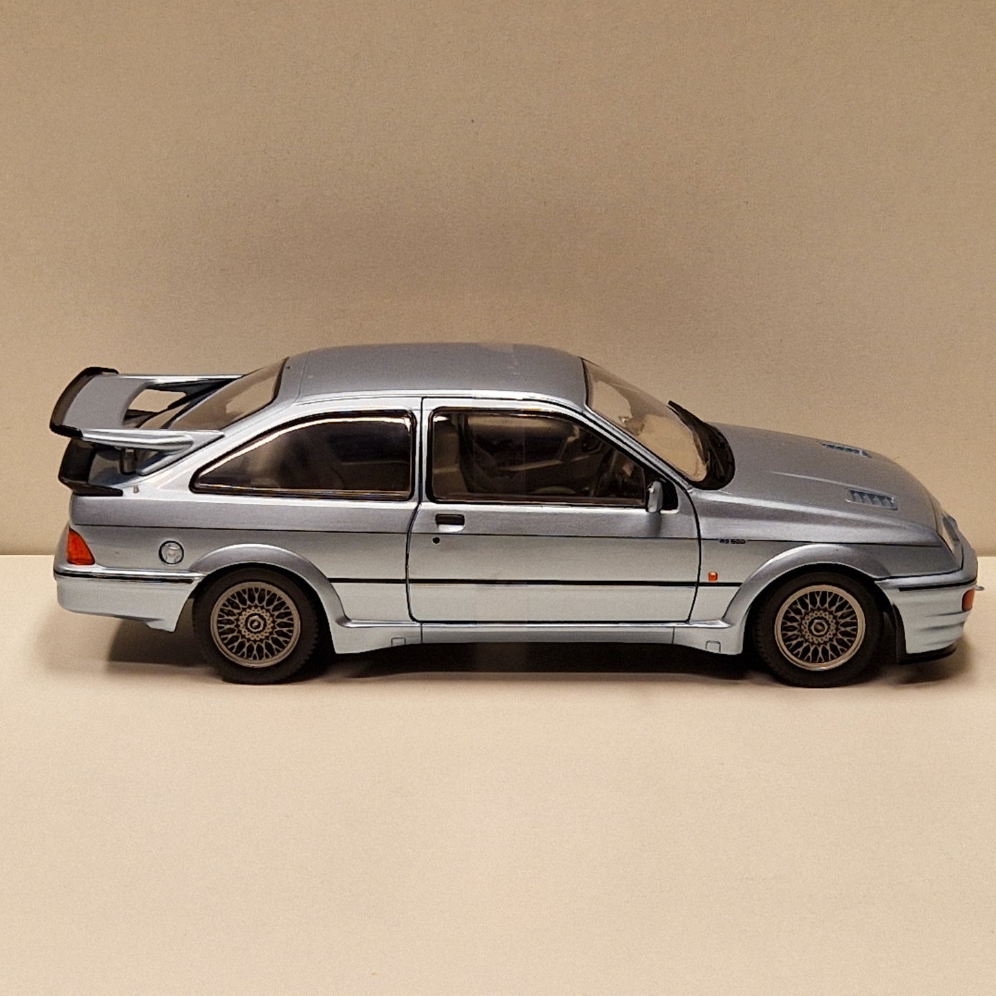 Ford Sierra RS500 Cosworth -  1987 - Lys blå metallic -  Solido - 1:18